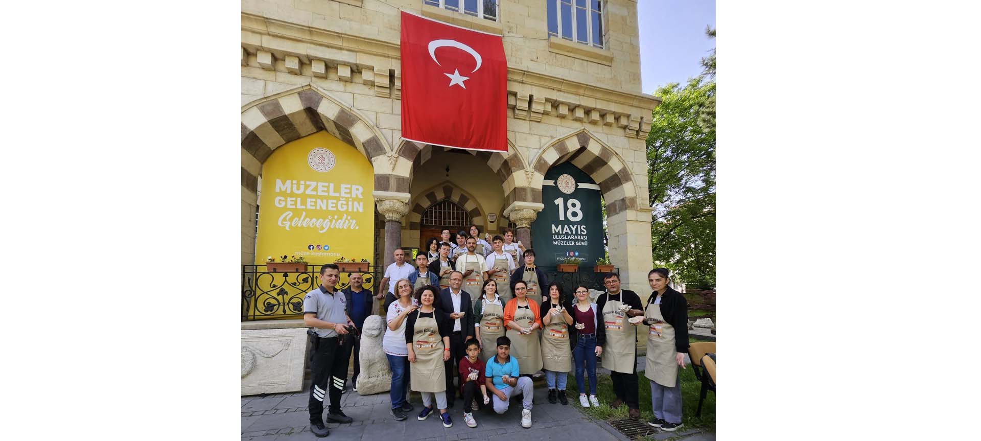 Seramik ve Cam Bölümü Öğretim Üyelerinden Müzeler Haftasında Konferans ve Kil ile Şekillendirme Etkinliği
